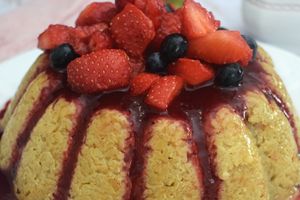 Gâteau de riz au lait d'avoine et aux fruits rouges