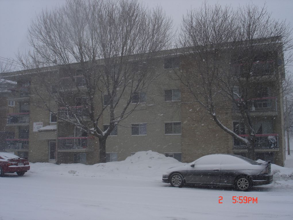 photos aléatoires de ma ville, avec des petites ou grosses bordées d'neige qui pour cette année à durer longtemps, la dernière grosse bordée du printemps ayant eu lieu à la toute fin du mois d'avril !!!