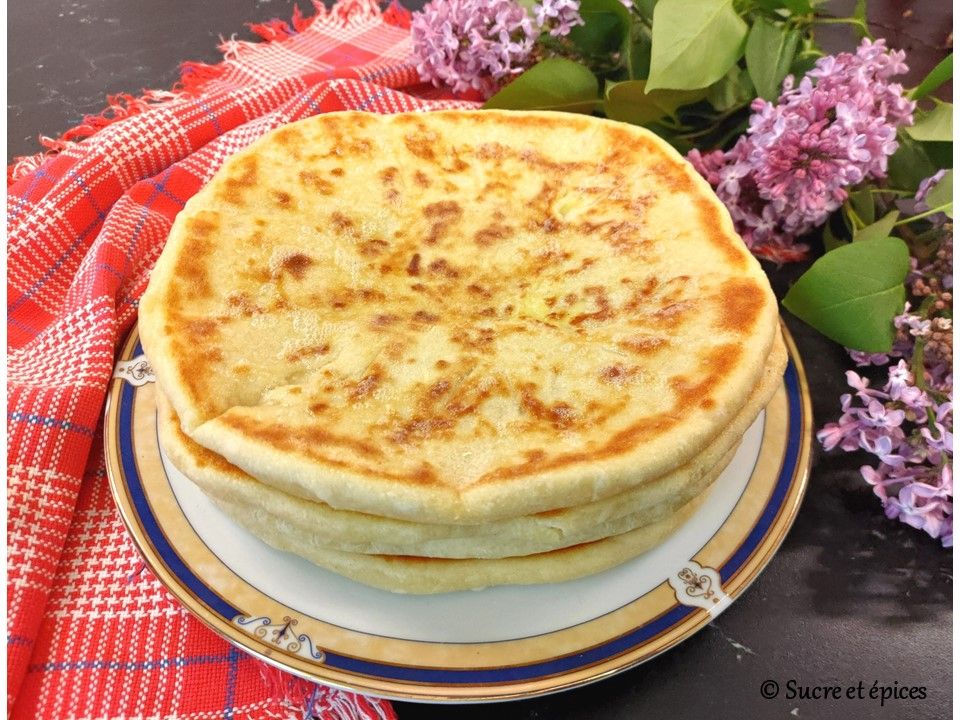 Pains à la poêle, au lait fermenté et au fromage (Khachapuri) - Recette en vidéo