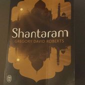 SHANTARAM de Grégory David ROBERTS  (  J'ai lu)  1080 pages