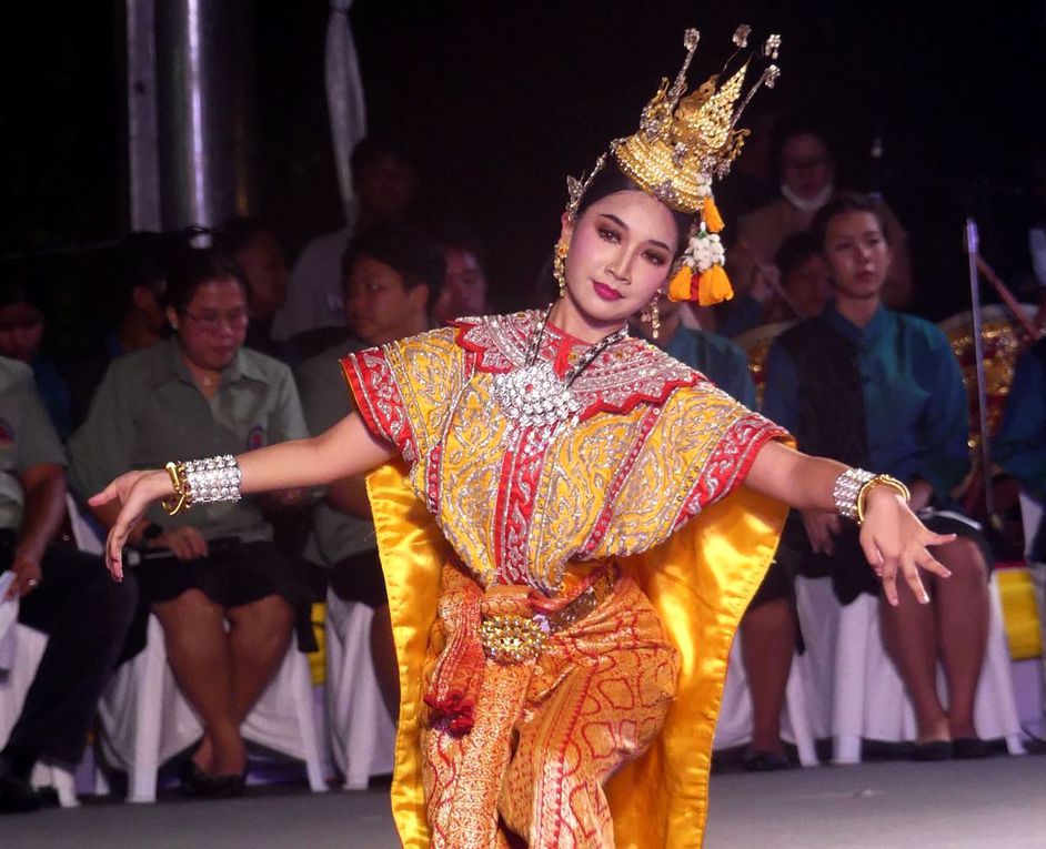 Danseuses de &quot;khon&quot; - Visages de Thaïlande (23-31)