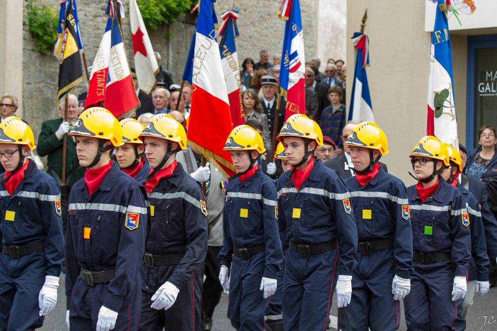 Notre participation à l'inauguration du quai Jean Moulin qui remplace le quai Pasteur : Le chant des Partisans.