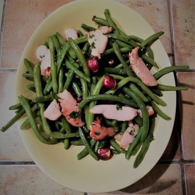 Poulet r?ti, noisettes et haricots vert 