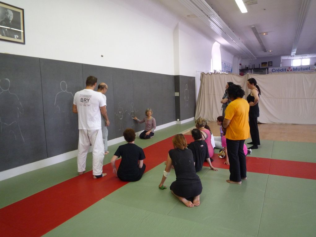 Self défense jujitsu, idéal pour self-défense pour les femmes! Jeunes ou un peu moins jeunes