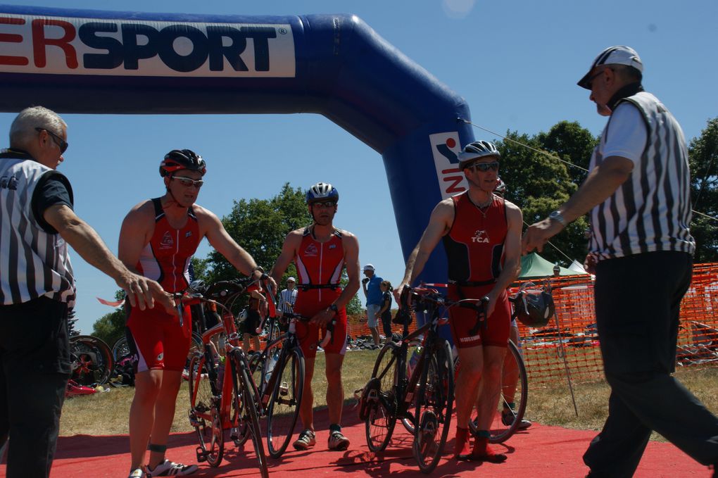 Si les triathlètes ont répondu présent, le soleil lui était au rendez-vous...