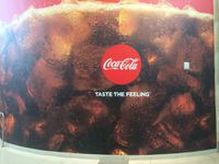 Tout a commencé par une dégustation de différent Coca-cola, puis nous avons suivi un parcours racontant l'histoire de l'entreprise multinational