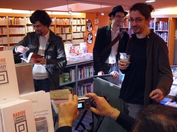 Soirée de présentation du numéro II de Cyclo à la librairie L'Arbre à Lettres (Rue Boulard) à Paris.
Forces en présence : Antonio Werli, Julien Schuh, Pedro Babel, Pacôme Thiellement, Olivier Renault, Bertrand Secret.