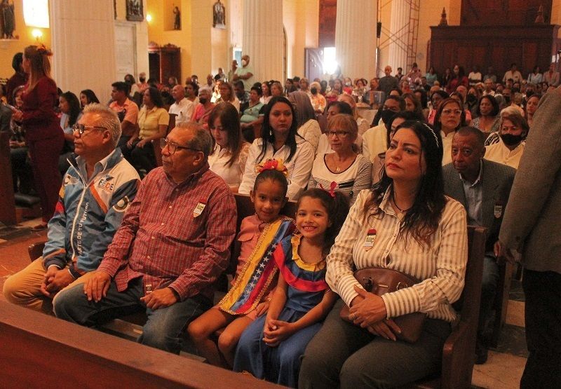 Día Nacional del Maestro se celebró con Misa de Acción de Gracias en la Catedral de Valencia