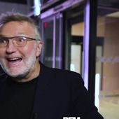 "On attend le petit nouveau !" : Laurent Ruquier apparaît pour la première fois sur BFMTV dans le spot de rentrée
