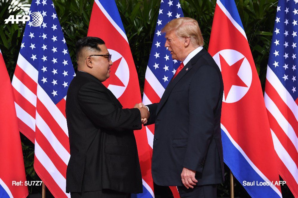 Sommet historique: Kim Jong-un et Donald Trump signent un document commun