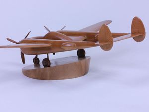 Lockheed P38 Lightning (échelle : 1/33°, bois : hêtre)