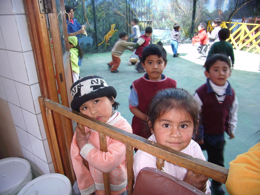 Arequipa : la ville, ses faubourgs, les deux Crèches pour les enfants de mères abandonnées par leur mari, et l'action des bénévoles venus de Bretagne...