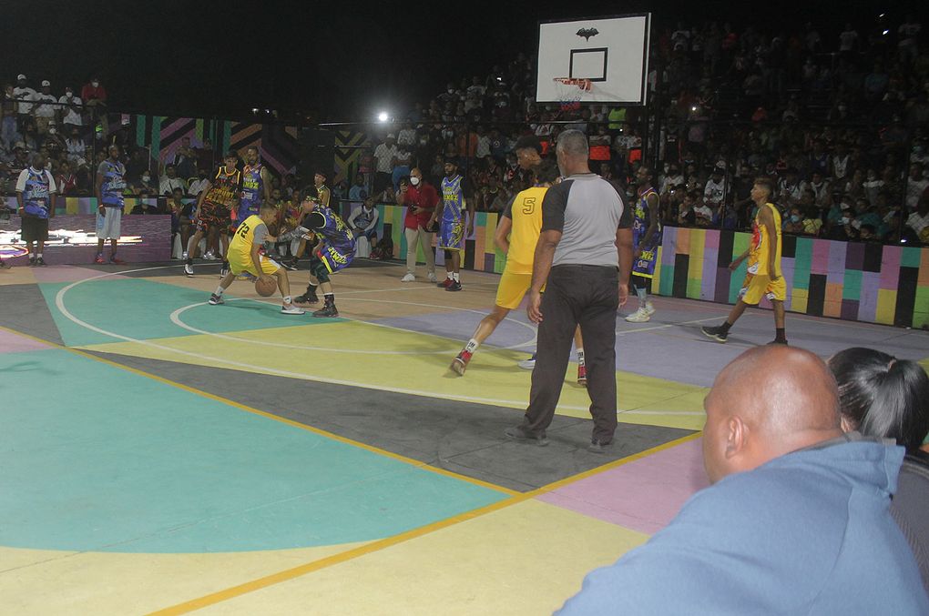 Cancha La Consentida de Ricardo Urriera en Valencia vibró con el show de baloncesto de los “Court Kingz”