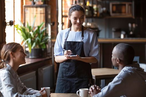 Les femmes aiment-elles que leur homme commande pour elles au restaurant ?