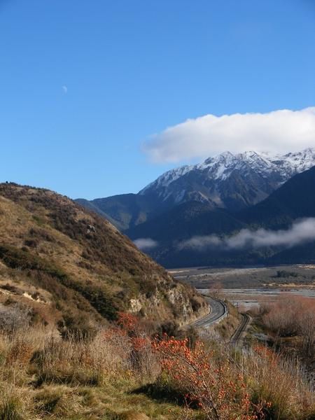 C'est la région la plus grande de l'île du Sud par sa taille et son nombre d'habitants.
Le climat y est plus sec et plus ensolleillé. 

Villes principales:

- Christchurch
- Kaikoura
- Arthur's pass
- Hamner spring