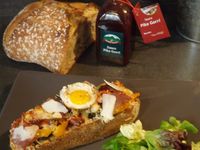 Tartine à la ventrèche,fromage de brebis et sa piperade