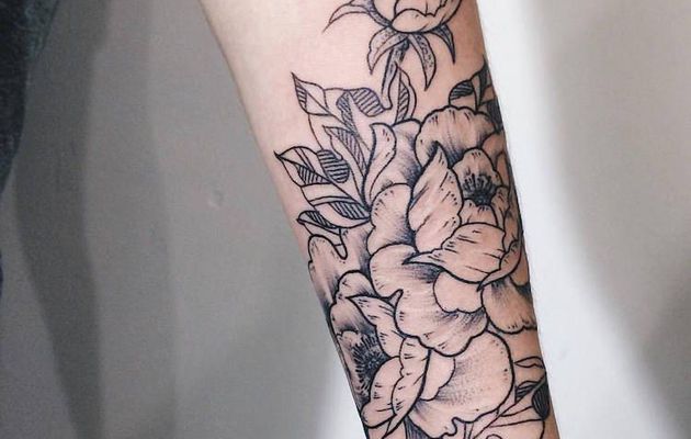 Manchette tatouage rose