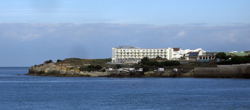 Bruxelles-Paris. Tours, Royan. On rate le bac. On passe la nuit à l'hôtel de la plage.
Arrivée à St-Christoly vers 11h00. Patrizia nous accueille. Etat des lieux