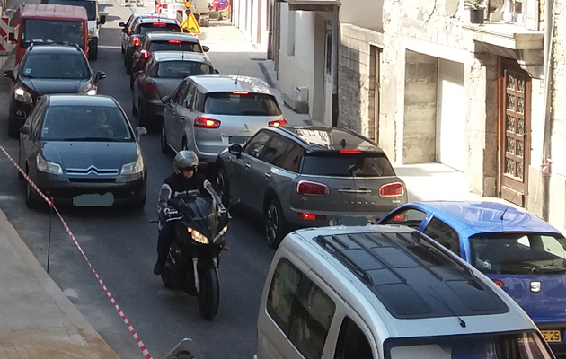 15 - Rue de Besançon : Ce lundi, jour de galère ....