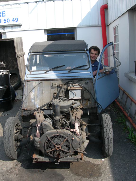 Une semaine au garage Pierre pour débuter la construction la voiture dans laquelle nous allons parcourir 50 000 km!