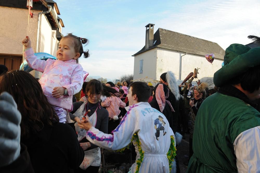 Album - CARNAVAL DE GERONCE : CORSO FLEURI, CAVALCADE ET LIESSE POPULAIRE 