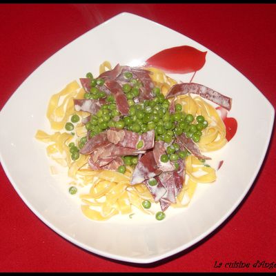 Tagliatelles aux petits pois et à la coppa