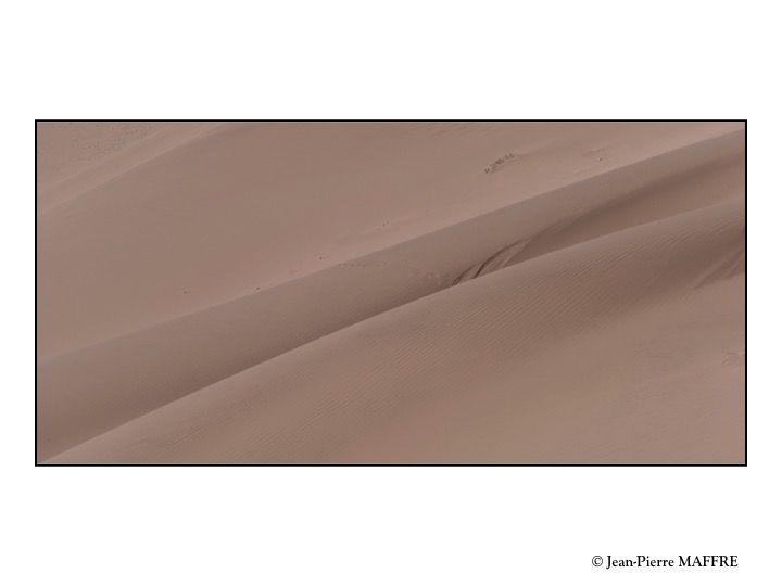 Paysage lunaire, cordillère de sel, la Vallée de la mort et la vallée de la lune sont spectaculaires et mystérieuses.