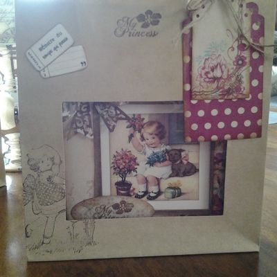 Un album destiné à une petite poulette nommée Hanaé