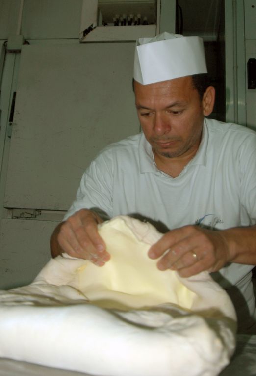 Le tour des différents ateliers de la boulangerie-pâtisserie Tacoun au Port