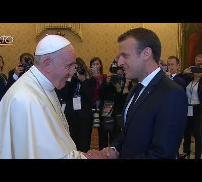 Le pape François et Emmanuel Macron embrassent  le monde entier ...