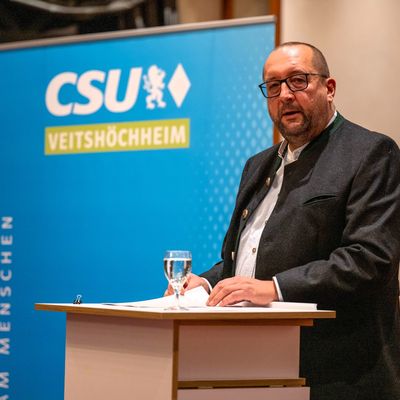 Brigadegeneral André Abed spricht beim Veitshöchheimer CSU-Stammtisch über die Weltlage