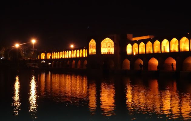 Sous les ponts d'Ispahan... 