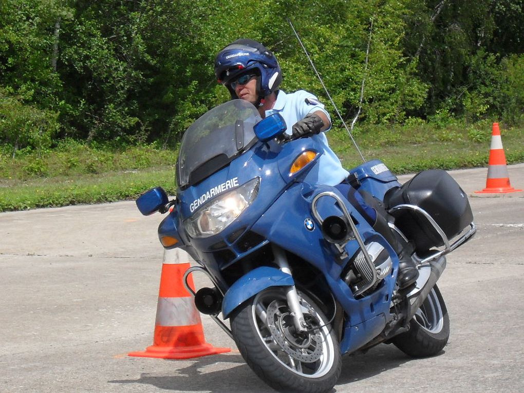 Les 20 et 21 juin, journées formation Moto avec les motards de la Gendarmerie Nationale de la Marne.L'amicale BMW Moto y était !!