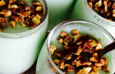 Panacotta au lait d'amandes et à la cardamome