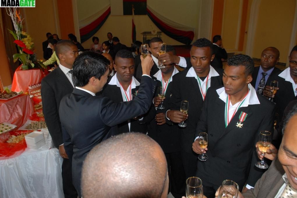 Les XV Makis de Madagascar, vainqueur de la Namibie, lors de la CAN 2012 de rugby, faits Chevaliers de l'Ordre national malagasy. Photos Harilala Randrianarison. www.madagate.com