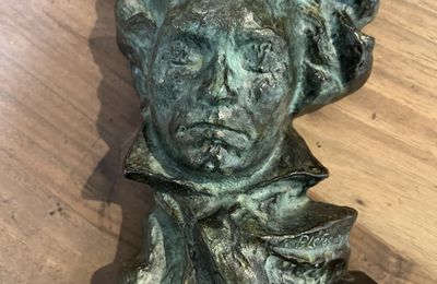 Portrait en bronze de Beethoven par P. Le Fagays