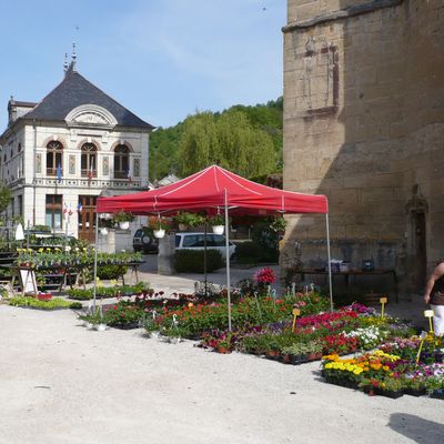 Marchés aux Fleurs et Vide Grenier