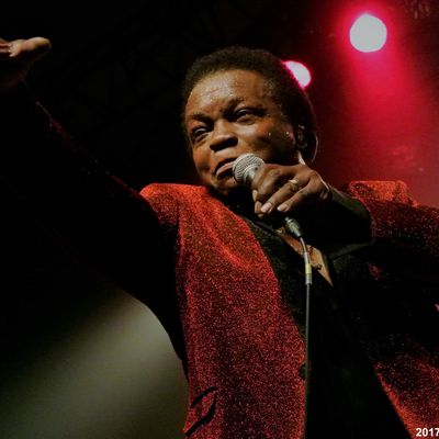 LEE FIELDS AND THE EXPRESSIONS A L'ELYSEE MONTMARTRE A PARIS LE 3/02/2017