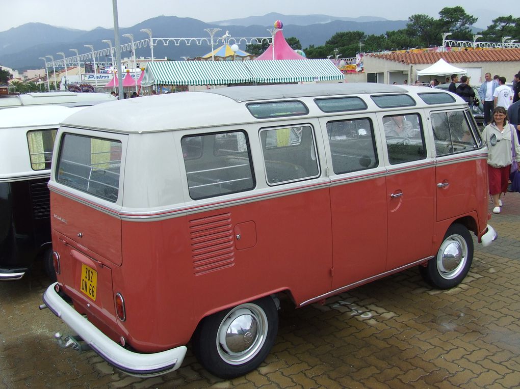 Voixi l'album de la 7ème édition du Classic VW Catalan. Elle se déroulait comme d'habitude à Argelès sur mer (66) et malgré la pluie ce fût une très bonne édition :) L'année prochaine j'y retourne :)