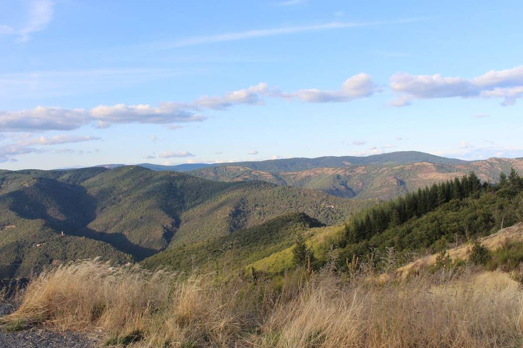 Nous dormirons à Florac en compagnie de nombreux autres camping caristes, car il est interdit de s'arrêter pour la nuit dans le parc national des Cévennes hors des lieux prévus pour celà