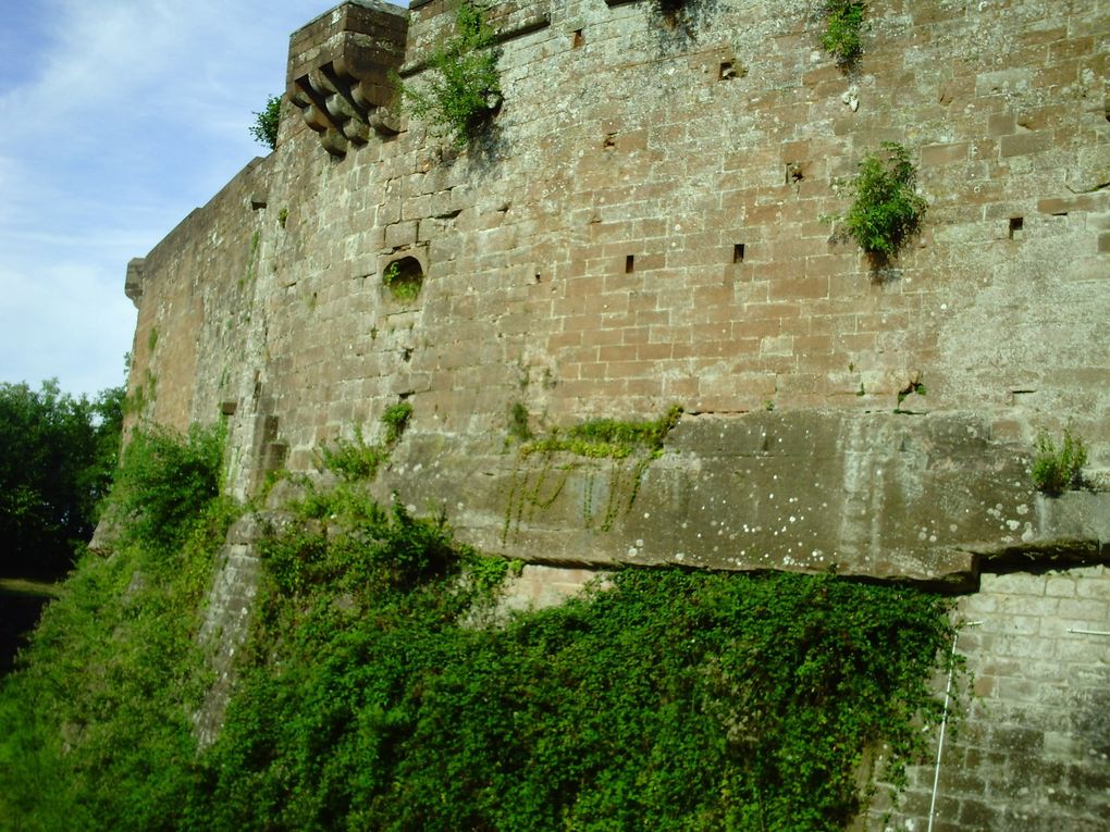 DIAPORAMA 21 PHOTOS - UN PETOT TOUR DE CE CHÂTEAU REDOUTÉ PENDANT PLUS DE 700 ANS