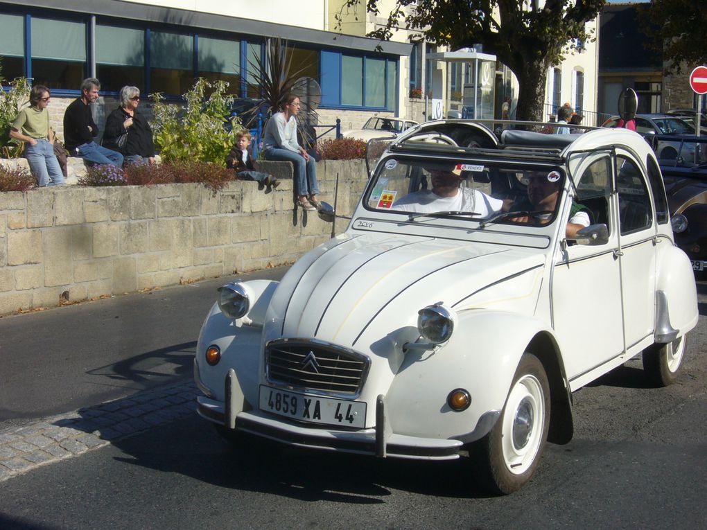 belle matinée accueillant de nombreuses 2cv et dérivés toutes plus belles les unes que les autres