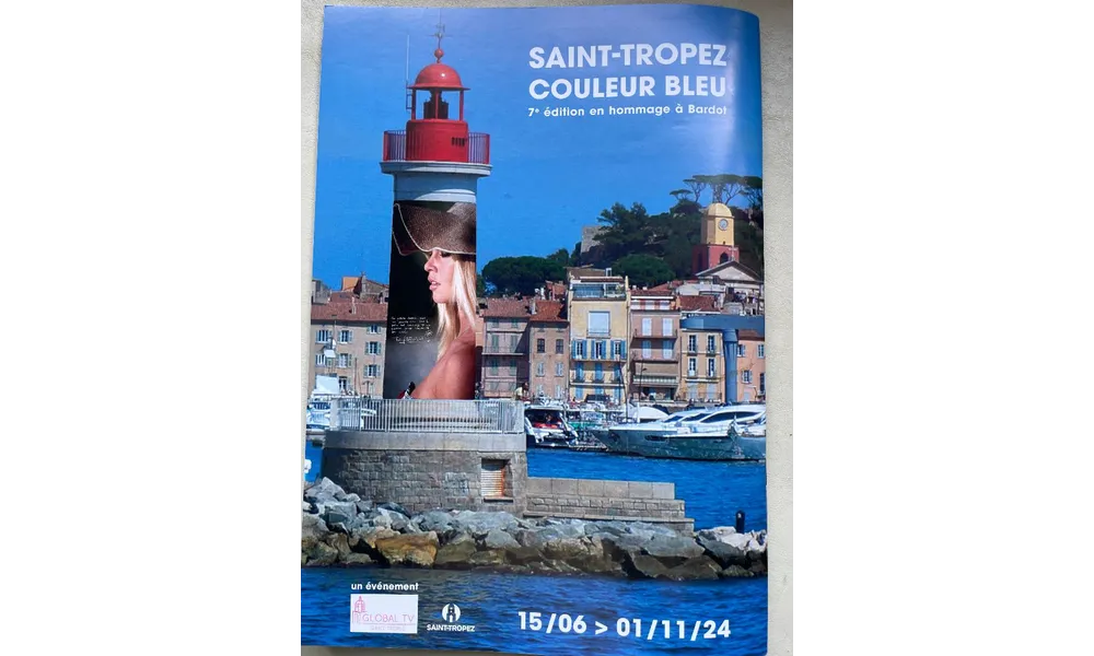 Brigitte Bardot dans la revue de Saint-Tropez...