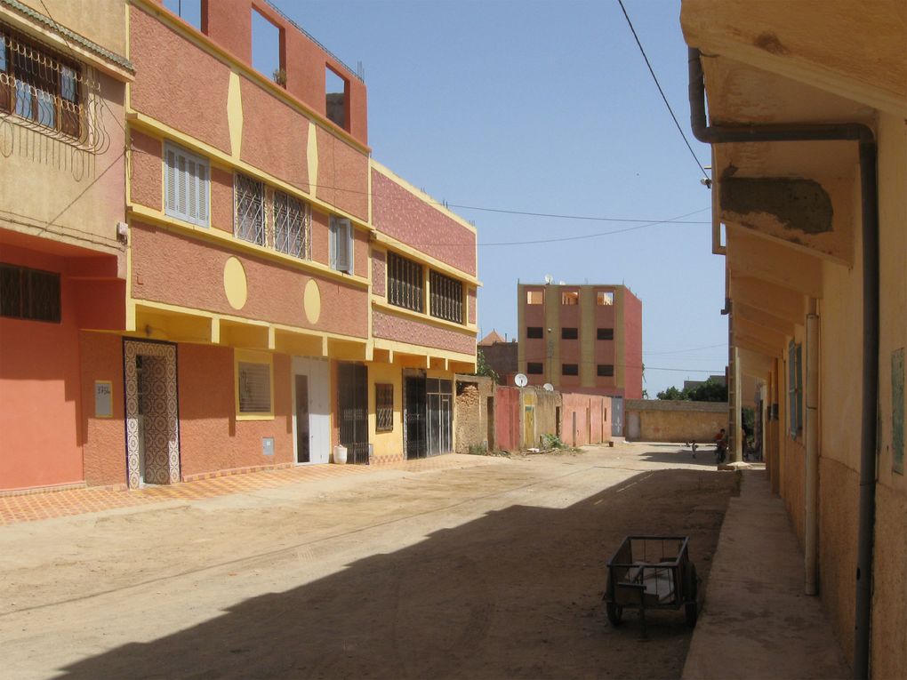 Petit village à 8 kilomètres de Berkane et 20km de Saïdia près de la frontière algérienne. Environs 3000 habitants.
Du soleil mais une température agréable. 