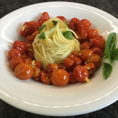 Spaghettis et poêlée de tomates cerises 