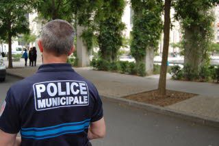 Villeurbanne : les policiers municipaux bientôt équipés de pistolets à impulsion électrique