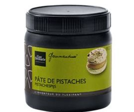 Dacquoise aux amandes, mousseline pistache et fruits rouges