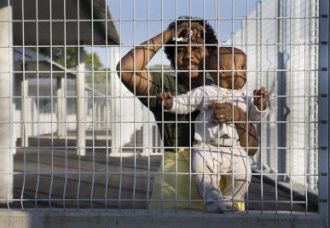 La France légalise l'enfermement des enfants