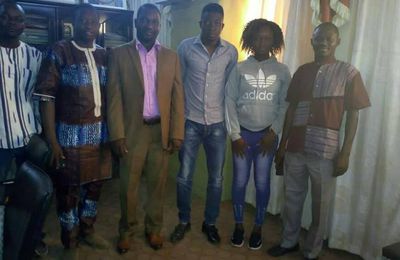 Visite du Bureau des Jeunes de l'arrondissement VI de Ouaga au Maire Jean NACOULMA 