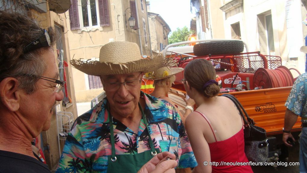 Grand beau temps, mer belle !
Néoules en Fleurs participait au Corso de Néoules en ce 11 juin 2011...